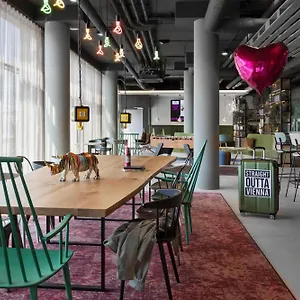 Moxy East Viena